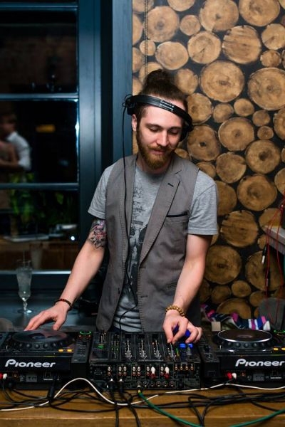 DJ Alex Chester DJ Alex Chester