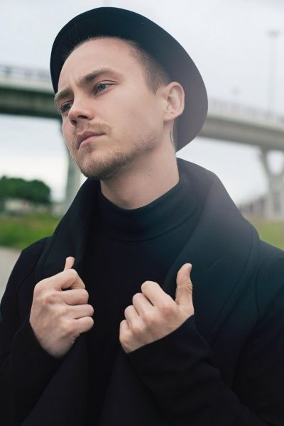 Артем Пивоваров Артем Пивоваров