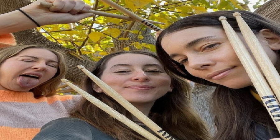 Трио Haim напишет музыку для анимационного мюзикла «Мальчик-ведьмак»