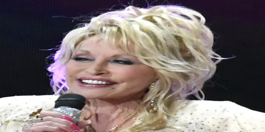 Дэмьен Шазелл и Долли Партон преобразили работников скучного офиса (Видео)