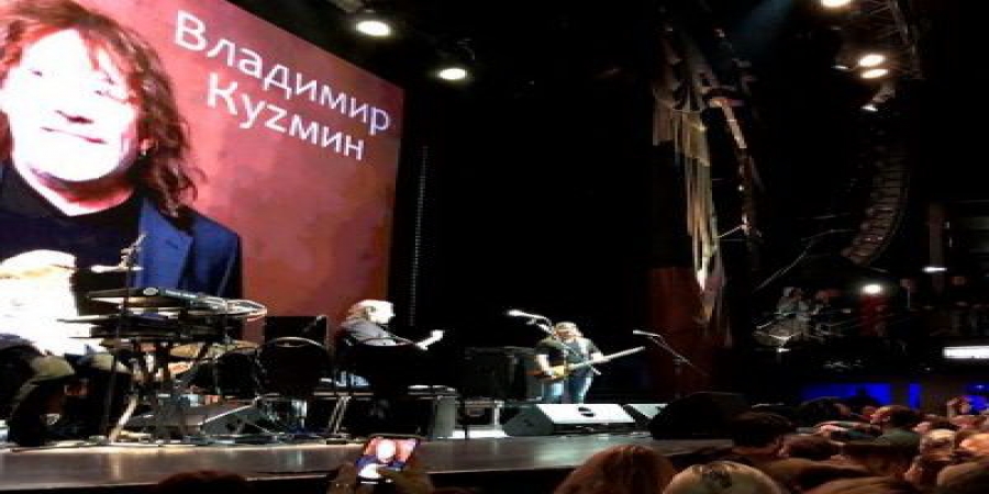 Владимир Кузьмин поздравил женщин своей любимой песней, написанной в восьмом классе