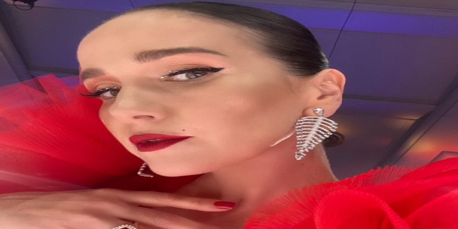 Наталья Орейро спела о дистанционных танцах на русском языке (Видео)