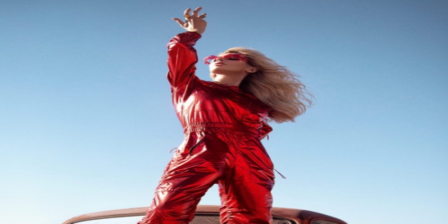 Светлана Лобода показала любовь на пляже