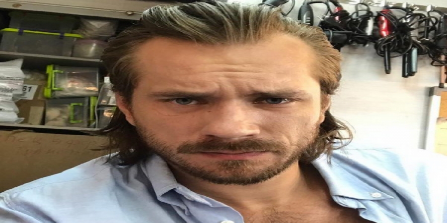 Исполнитель главной роли в сериале «Угрюм-река» придет в «Вечерний Ургант»