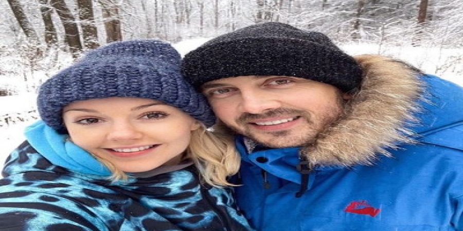 Юлианна Караулова сфотографировалась беременной топлесс