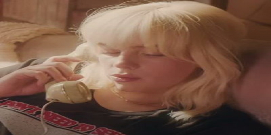 Билли Айлиш станцевала на крыше и утонула в клипе «Happier Than Ever» (Видео)