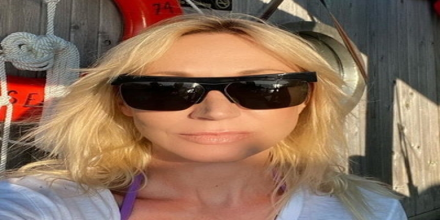 Кристина Орбакайте зарядилась с мужем на греческом побережье