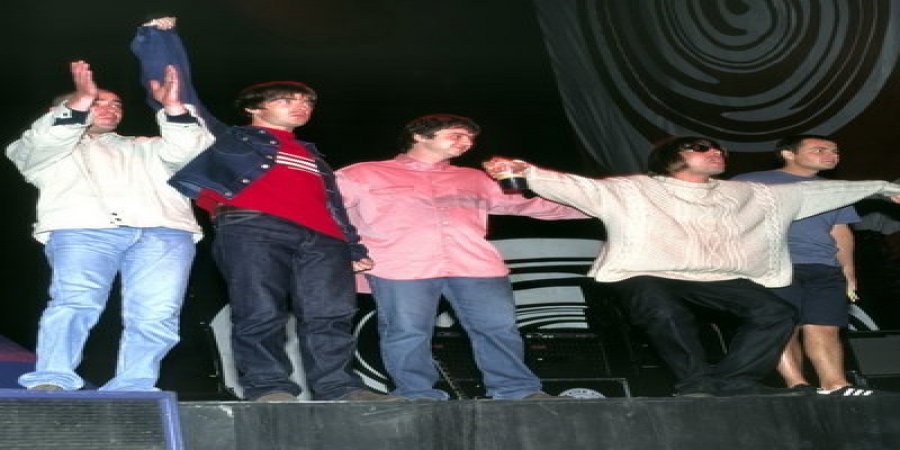 Oasis поделились неопубликованным клипом с концерта в Небуорте (Видео)