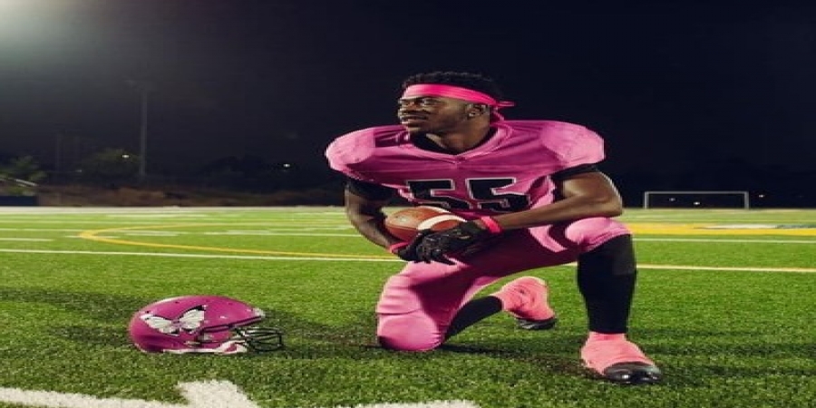 Lil Nas X родил дебютный альбом и получил гитару у алтаря (Видео, Слушать)