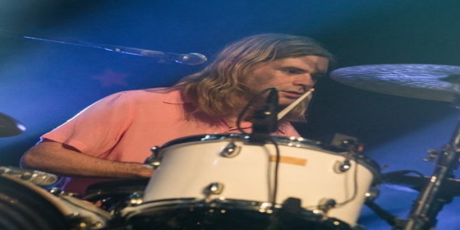 Ударник группы Franz Ferdinand передал свои палочки барабанщице