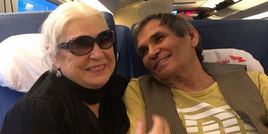 Алибасов опубликовал фото в объятиях жены