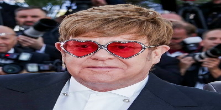 Элтон Джон выпустил 60 моделей очков (Видео)