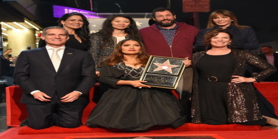 Сальма Хайек рассказала, как ее чуть не убили на Аллее славы (Видео)