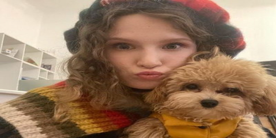 Поклонники попросили обнаженную Монеточку повернуться