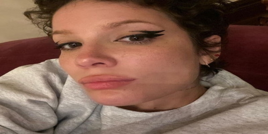 Холзи показала фрагмент «Я сошла с ума» группы «Тату» в своем исполнении (Видео)