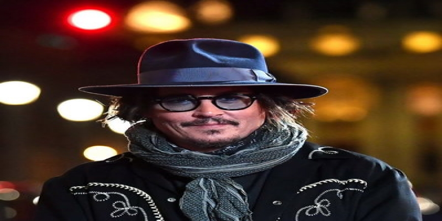 Джонни Депп продает цифровые версии своих картин