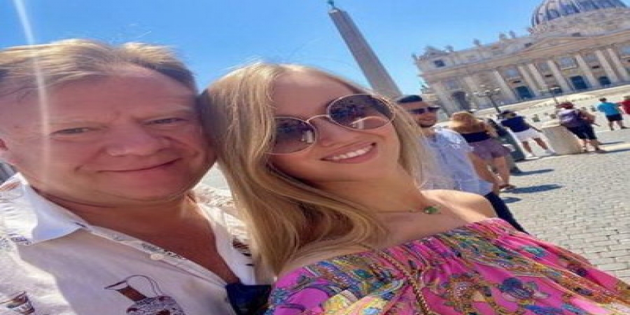 Подруга Игоря Бутмана примеряет свадебное платье