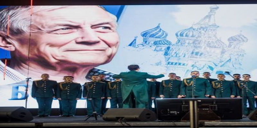 90-летие Евгения Евтушенко отметили концертом «о мире, о войне и любви»