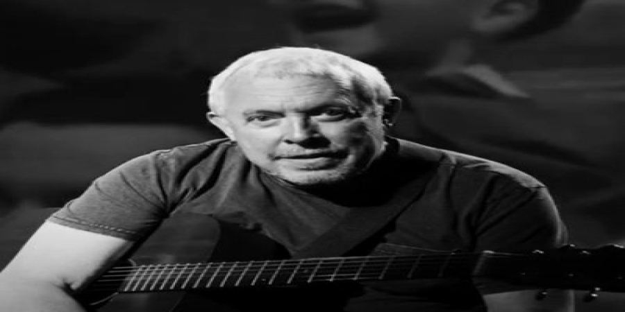 Андрей Макаревич спел «Люди как люди» про тех, кто не смотрит друг другу в глаза