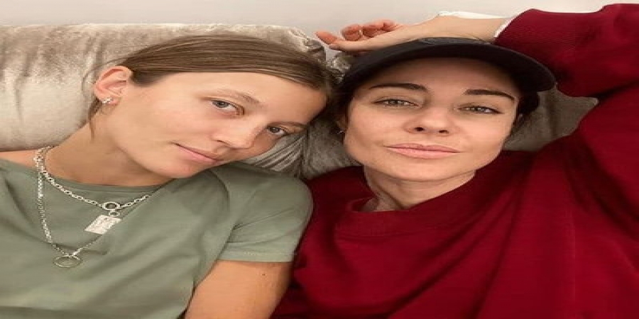 Солистка группы «2 Маши» перенесла все концерты из-за тяжелой травмы