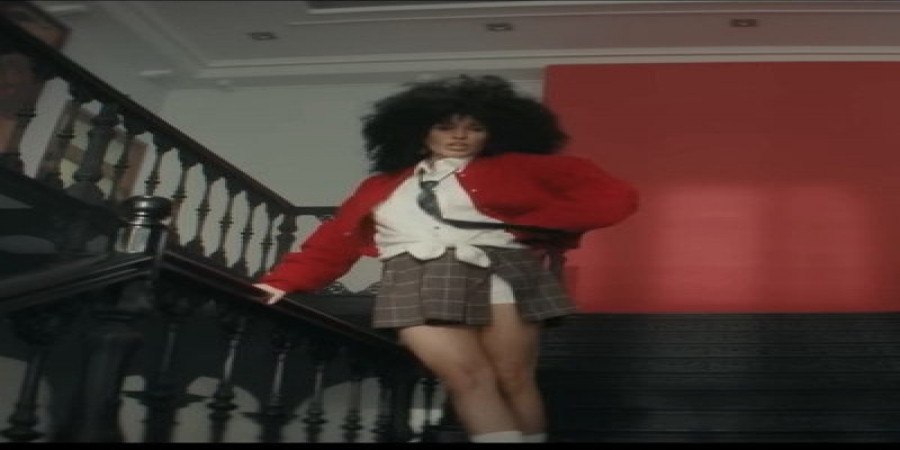 Рецензия на клип: Zivert - «Wake Up!»