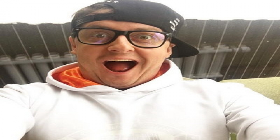 Стас Ярушин: «У меня супруга — лейтенант полиции, ей не во всякую страну можно поехать»