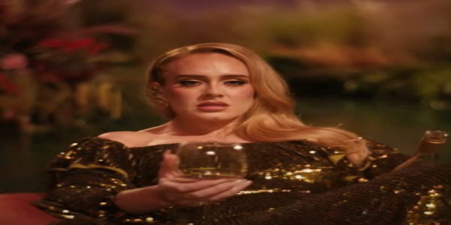 Адель отправилась вплавь по реке в клипе «I Drink Wine»