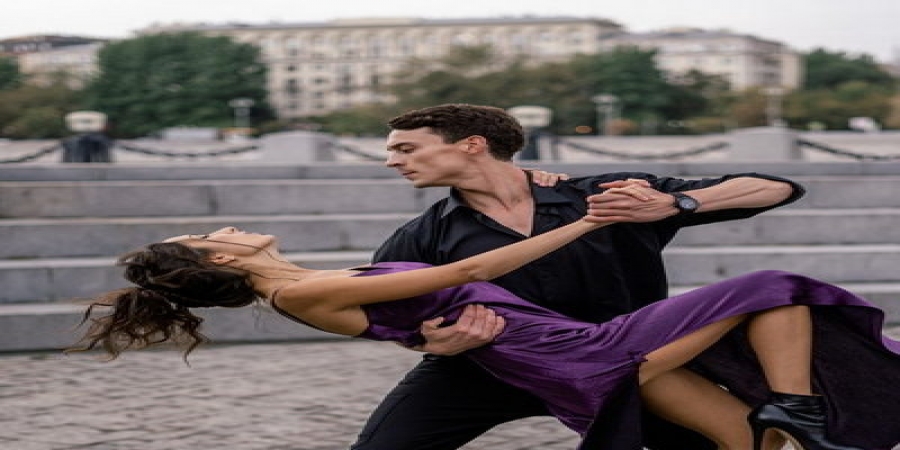 Дэя выпустила клип «Нарисуй» о связи любви и творчества