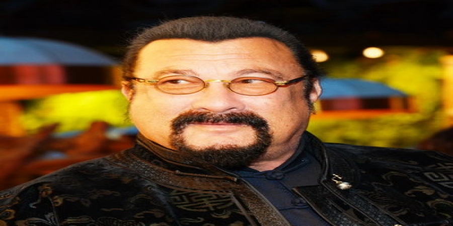 Владимир Путин наградил актера Стивена Сигала орденом Дружбы