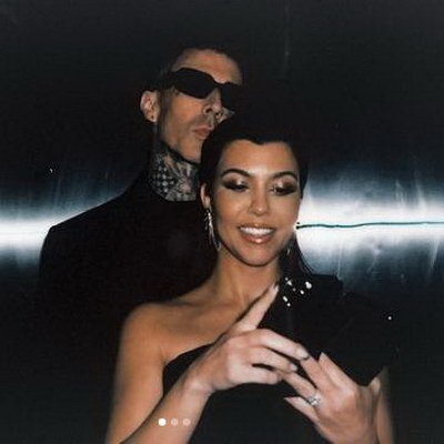 Кортни Кардашьян сообщила о беременности на концерте мужа