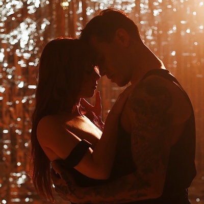 Юлия Савичева показала любовь и страсть в клипе «От его голоса»