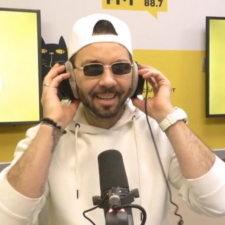 Денис Клявер объяснил, почему считает песню моментальной машиной времени