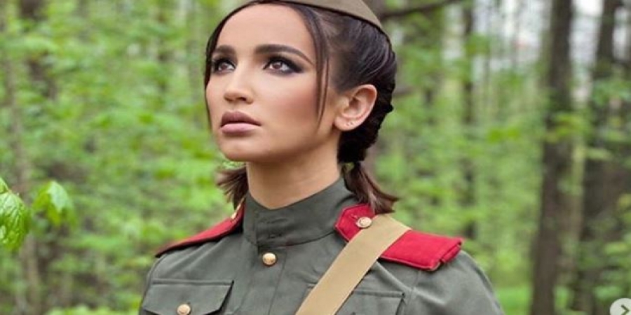 Маникюр и ювелирка: Бузова в образе военной медсестры