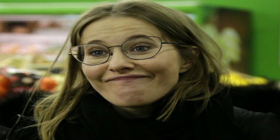 «Нашел точнейший образ»: Собчак сыграла комичную старушку в фильме Богомолова