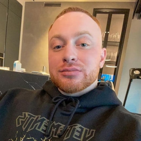 Лёша Свик зарегистрировал свой бренд для продажи обуви и издания книг