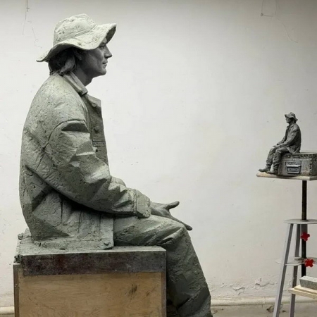 Названа дата открытия памятника Алексею Балабанову в Екатеринбурге