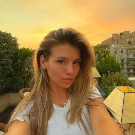 Люся Чеботина поплавала с акулами