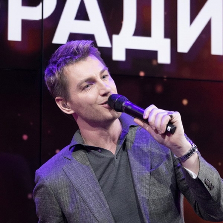 Алексей Воробьев рассказал, как родилась песня «Горячий лед»