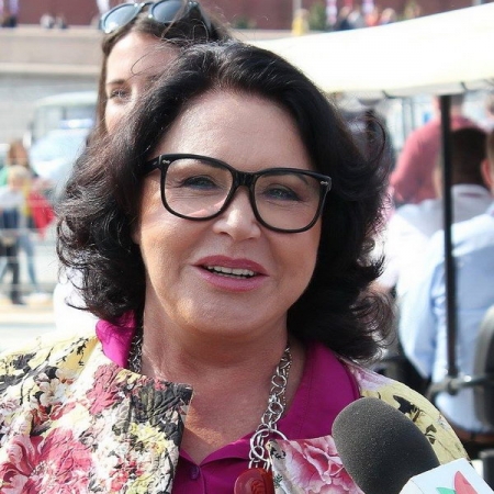 Надежда Бабкина каждый день борется с мошенниками