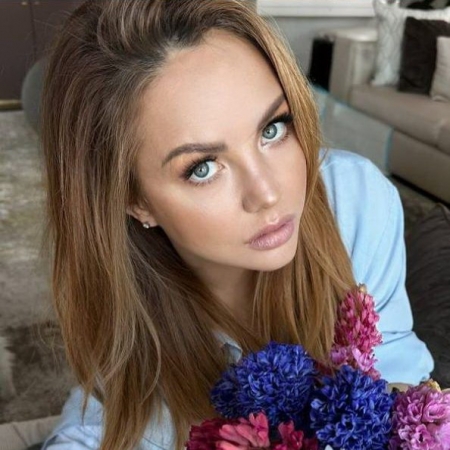 Певицу Максим выписали из больницы