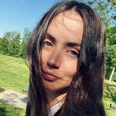 У Аны де Армас роман с музыкантом