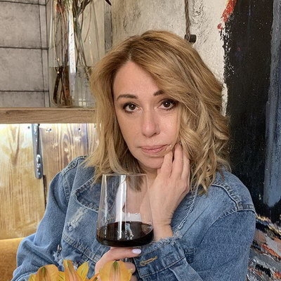 Сегодня родились Алёна Апина и Джулиан Касабланкас