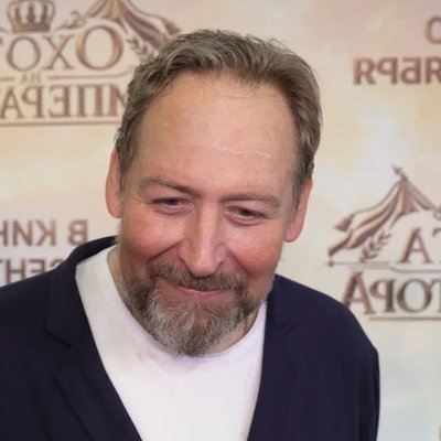 Про замужество Юлии Пересильд и похудение Станислава Дужникова расскажет «Светская хроника»